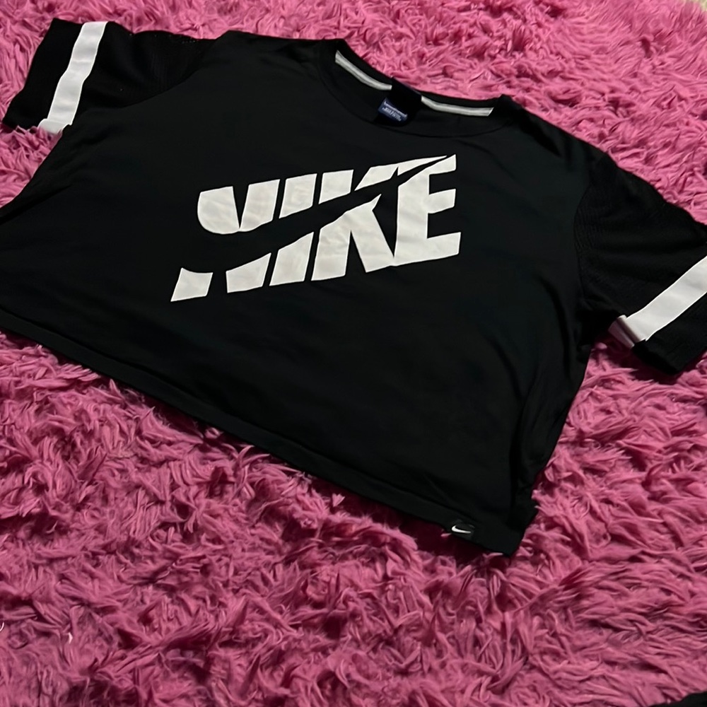 Womens Cropped Nike Tshirt